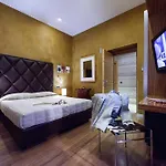 Palazzo Ferraioli - & Wellness מלון